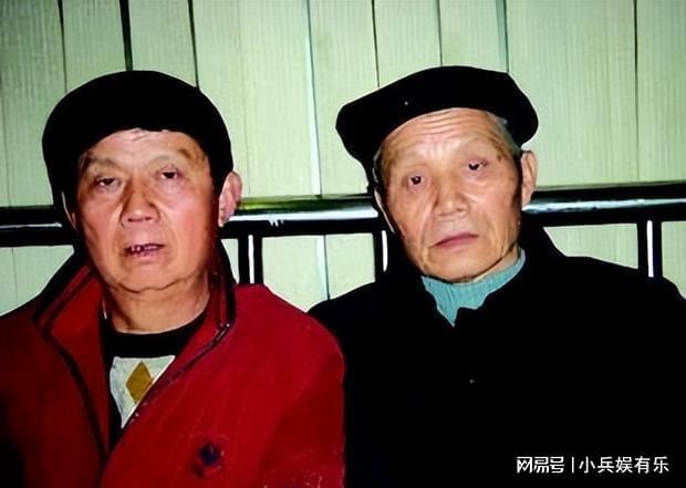 2007年成龙和亲哥安徽相认，对方一贫如洗，他有没有帮帮哥哥们