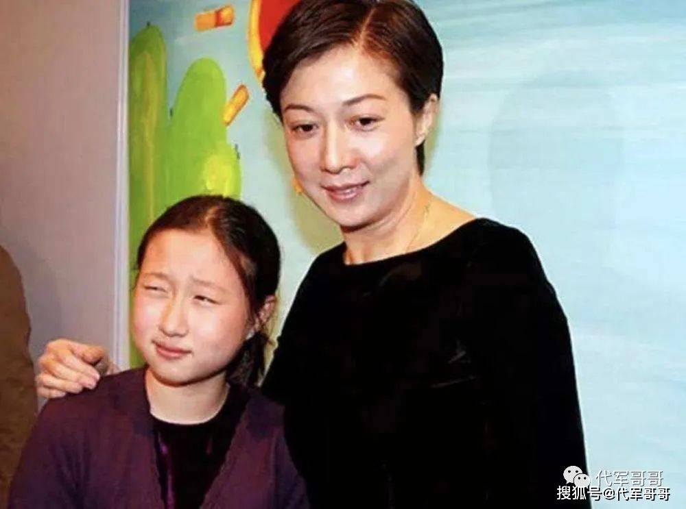 17岁获得亚姐冠军，未婚为成龙生女，如今47岁的她生活却很凄凉