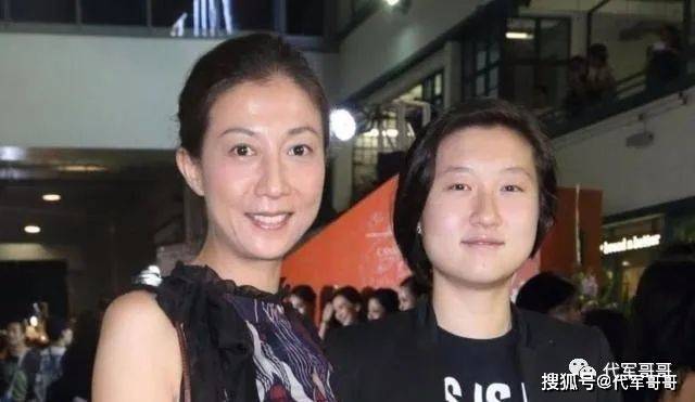 17岁获得亚姐冠军，未婚为成龙生女，如今47岁的她生活却很凄凉