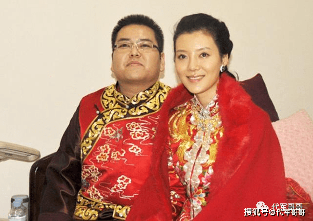 她高调嫁给富豪1年后离婚，拒绝3亿分手费，如今40岁过得怎样？