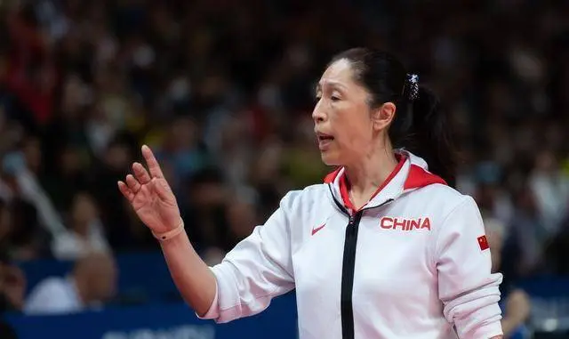 遗憾错失中国女篮世界杯决赛，李梦宣布意外决定，郑薇姚明看懂了
