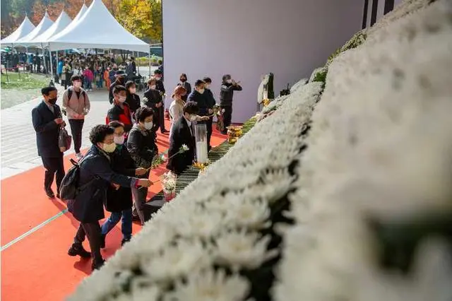 梨泰院事故遗失物品重达1.5吨！首尔市长流泪道歉，韩总理公布两大原因！