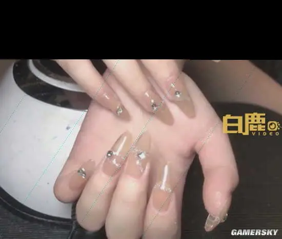 00后女大學生做宿舍美甲月入過萬 沒畢業就開店買車