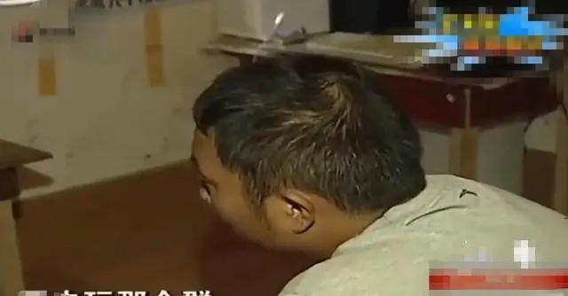 26岁丈夫染上特殊癖好,深夜行为猖狂,漂亮妻子:太丢人了!