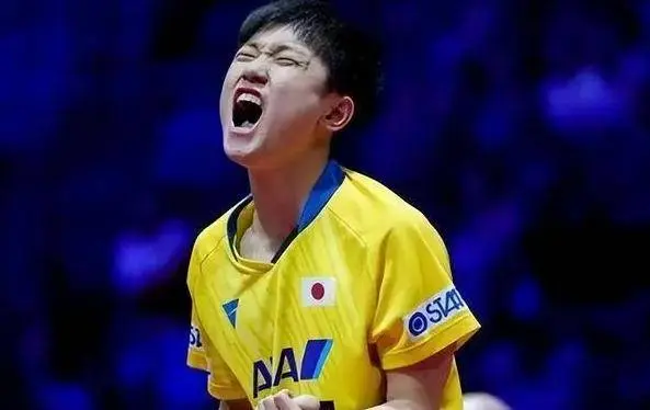 馬龍怒氣4-2狂轟反擊日乒，張本智和被嚇得恐懼，龍隊蘇醒！
