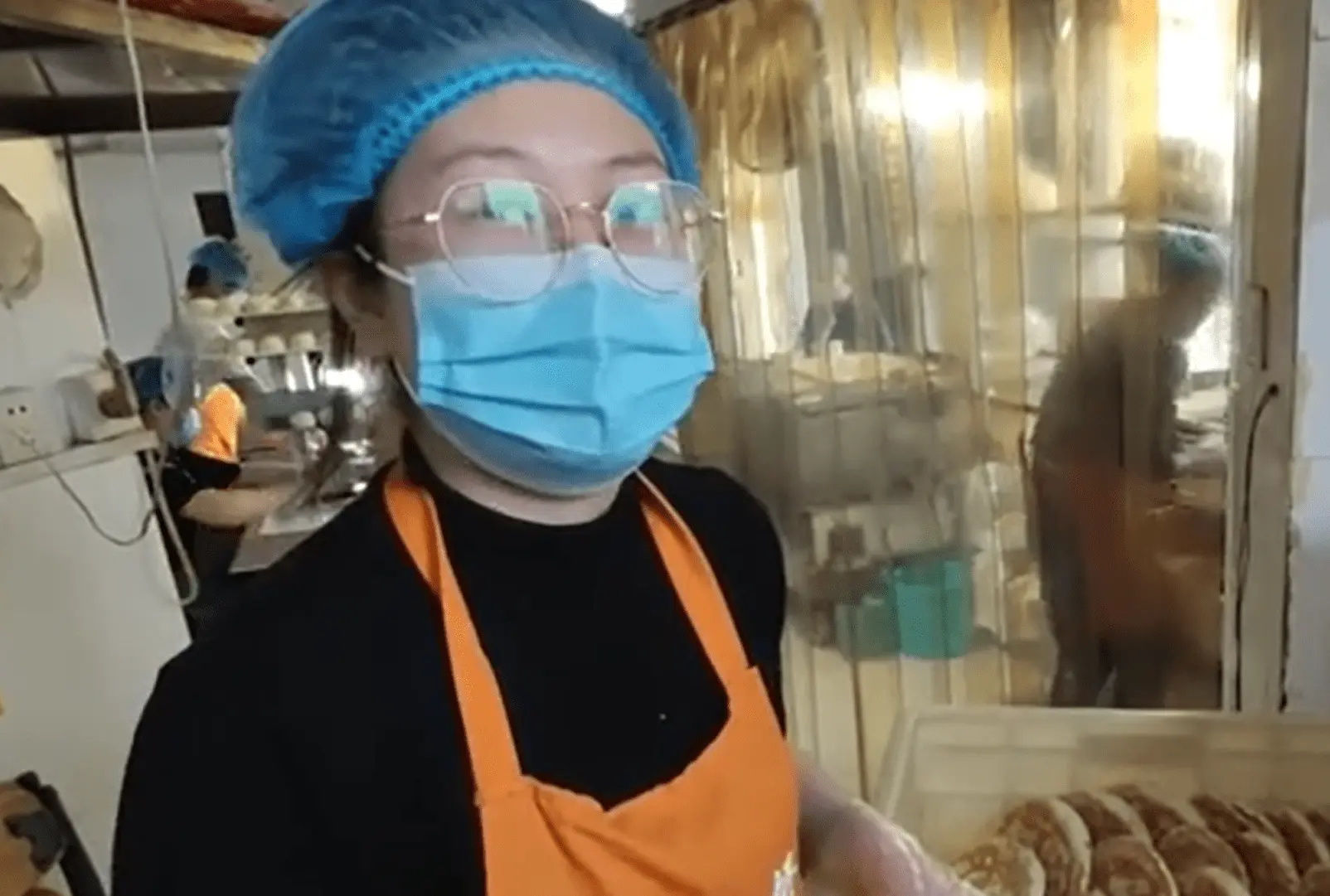 25歲本科女生入職濟南月薪1.2萬元燒餅店，老板：她首月的工資是8千元，以后會根據工作情況漲工資
