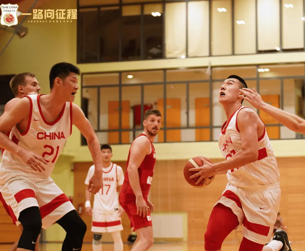 中国男篮大名单基本确定!张镇麟锁定席位,胡明轩方硕恐落选!