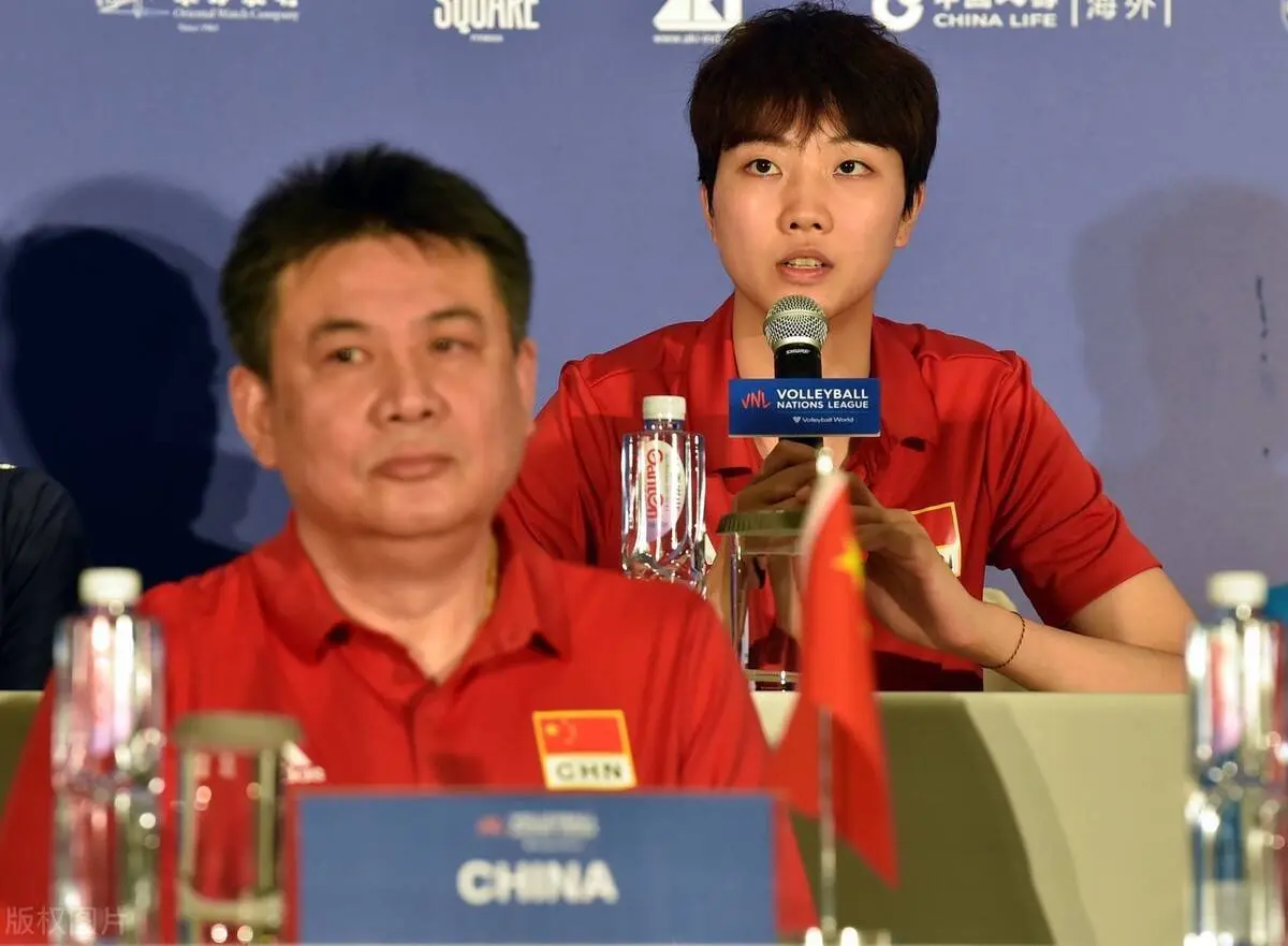 惨败丢冠后!中国女排官宣惊喜决定,蔡斌下课悬念揭晓,球迷叫好