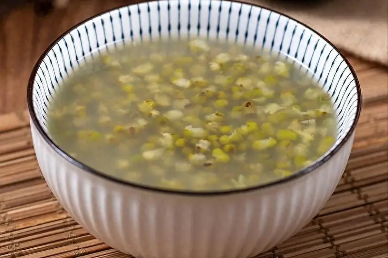夏天煮绿豆汤，切忌直接下锅，提前多做1步，5分钟开花，特省时
