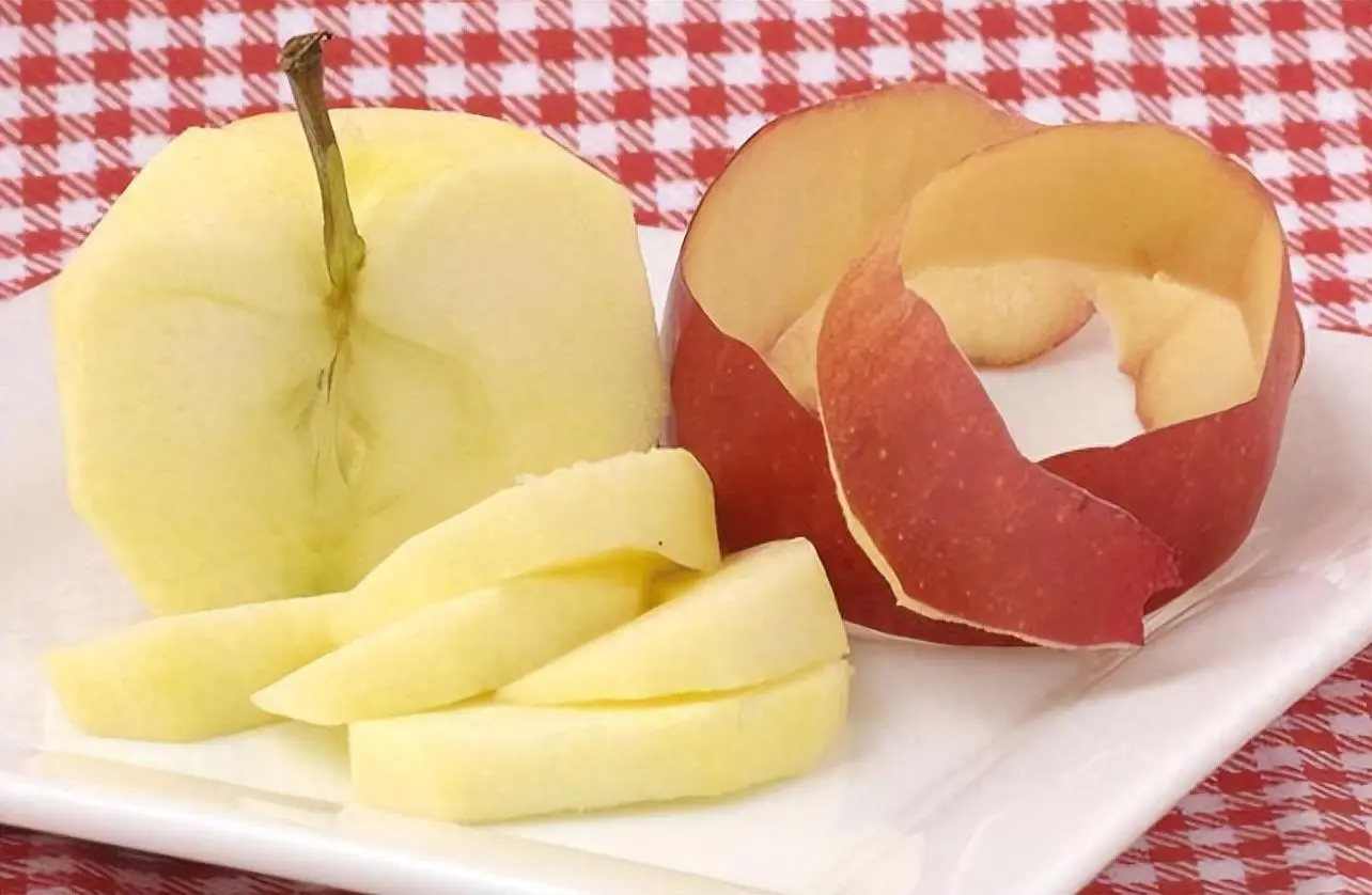 每天坚持吃一个苹果，慢慢身体会产生4个“变化”，别不在意