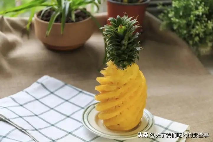 菠萝和凤梨是一种水果吗？到底有啥区别？终于讲明白了，别再被骗
