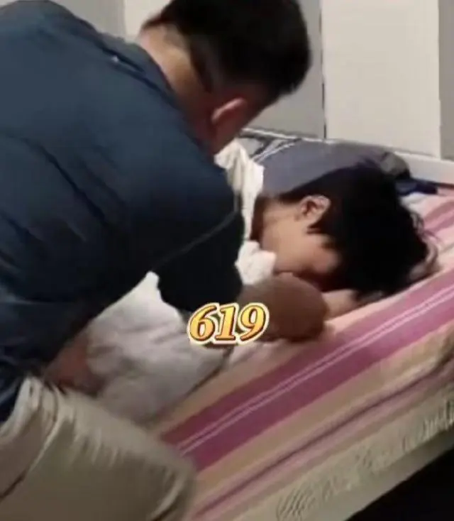 女兒高考619分，爸爸太激動半夜把兒子喊醒！